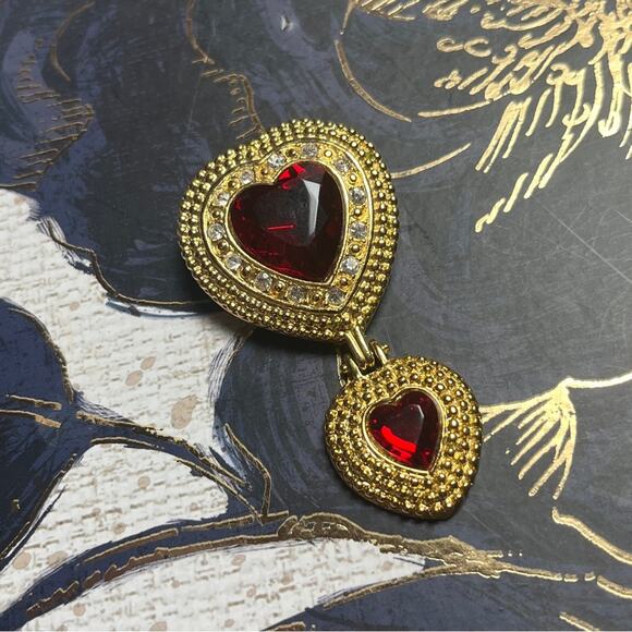 Vintage Victoria’s Secret oversized romantic red heart CZ gold Collectible pin - Picture 1 of 10